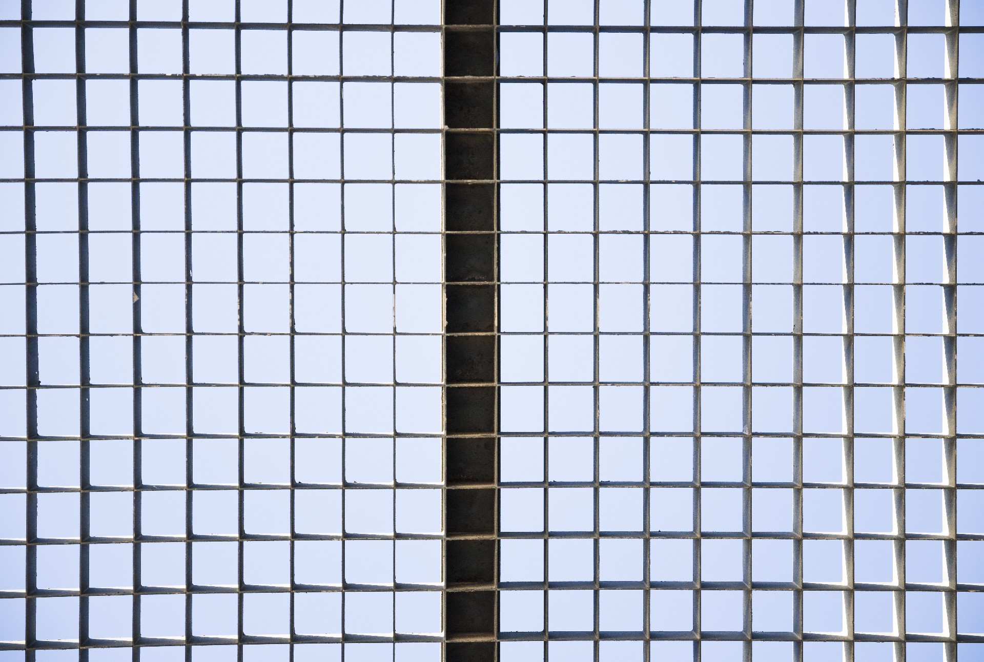 河北煤一、二期堆場(chǎng)防風(fēng)網(wǎng)防腐維護(hù)與現(xiàn)場(chǎng)補(bǔ)漆項(xiàng)目